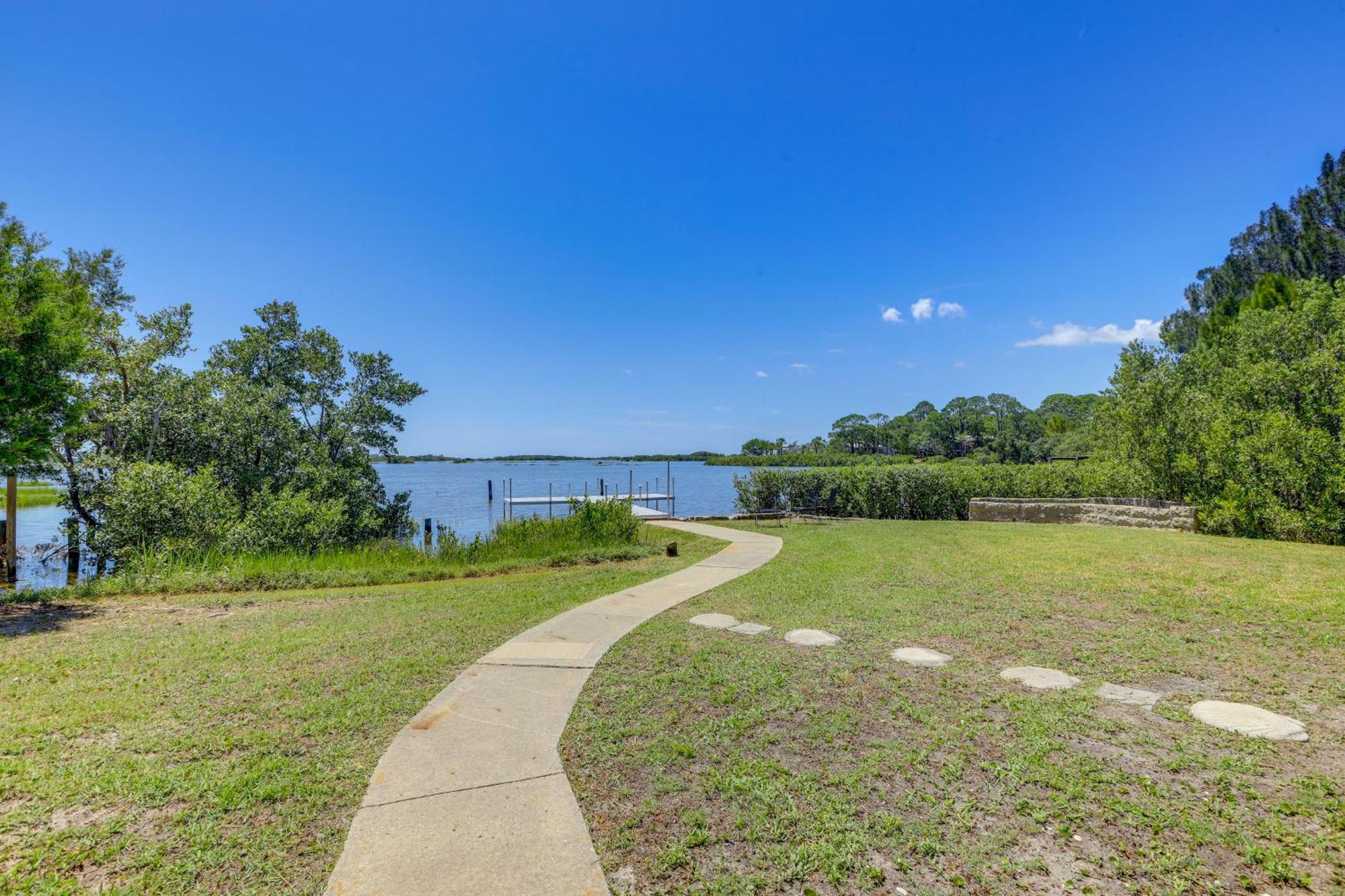 Waterfront Cedar Key Duplex Home Grill And Dock! Exterior photo