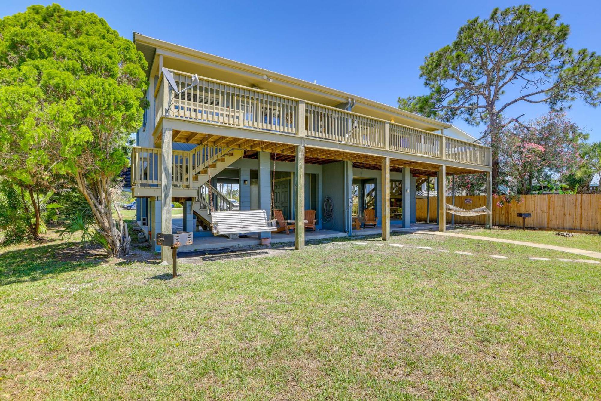 Waterfront Cedar Key Duplex Home Grill And Dock! Exterior photo