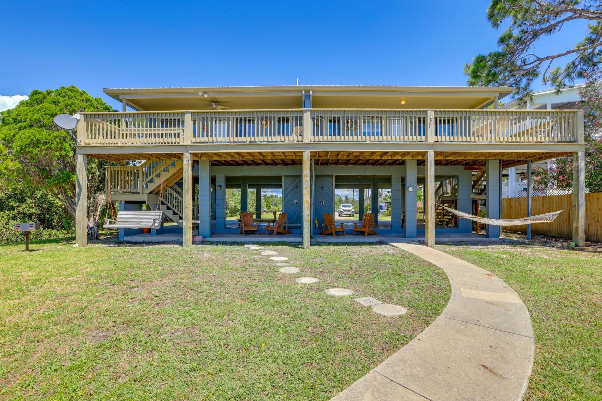 Waterfront Cedar Key Duplex Home Grill And Dock! Exterior photo